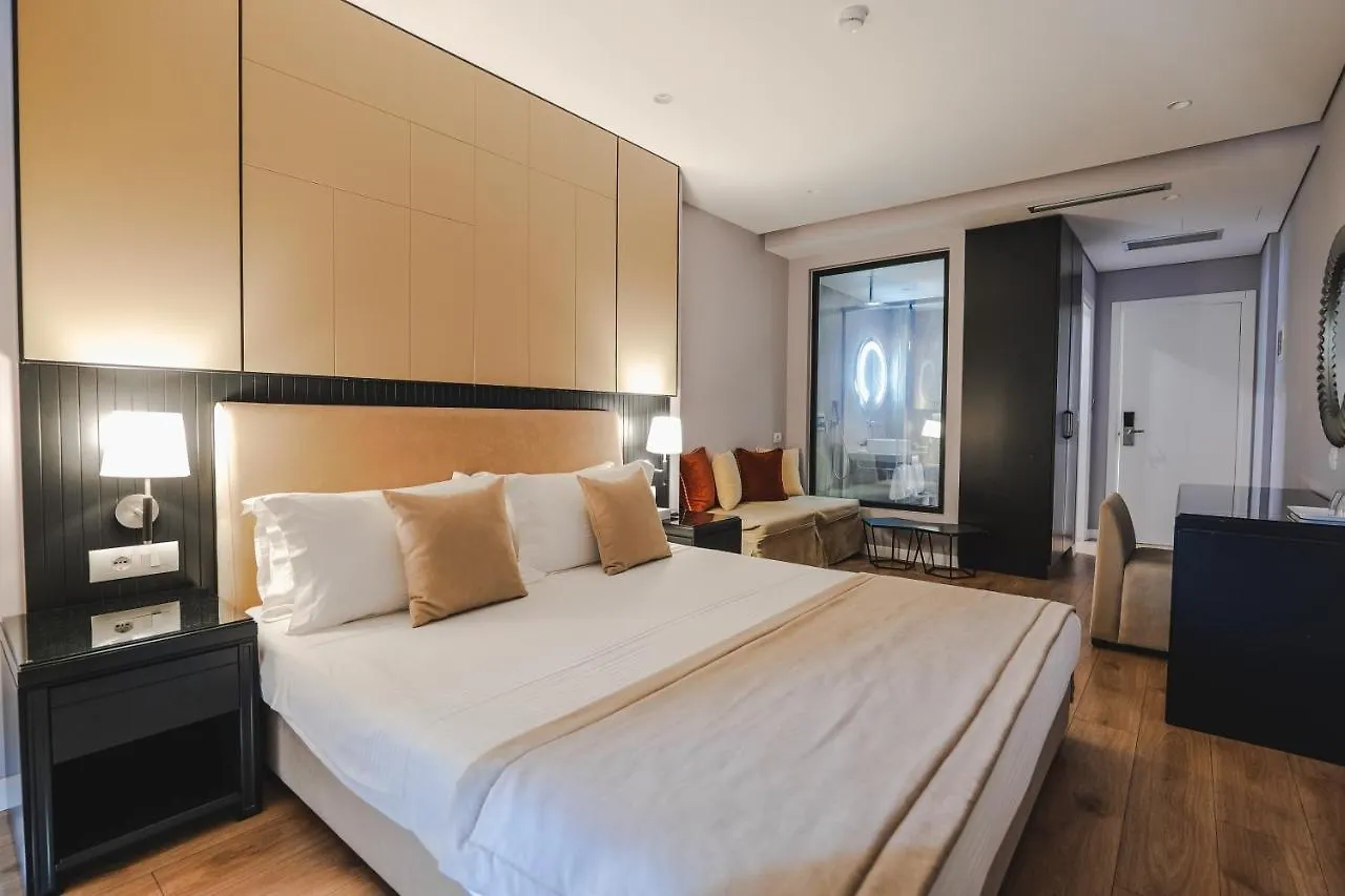 Hotel Oasis Saranda Albánia