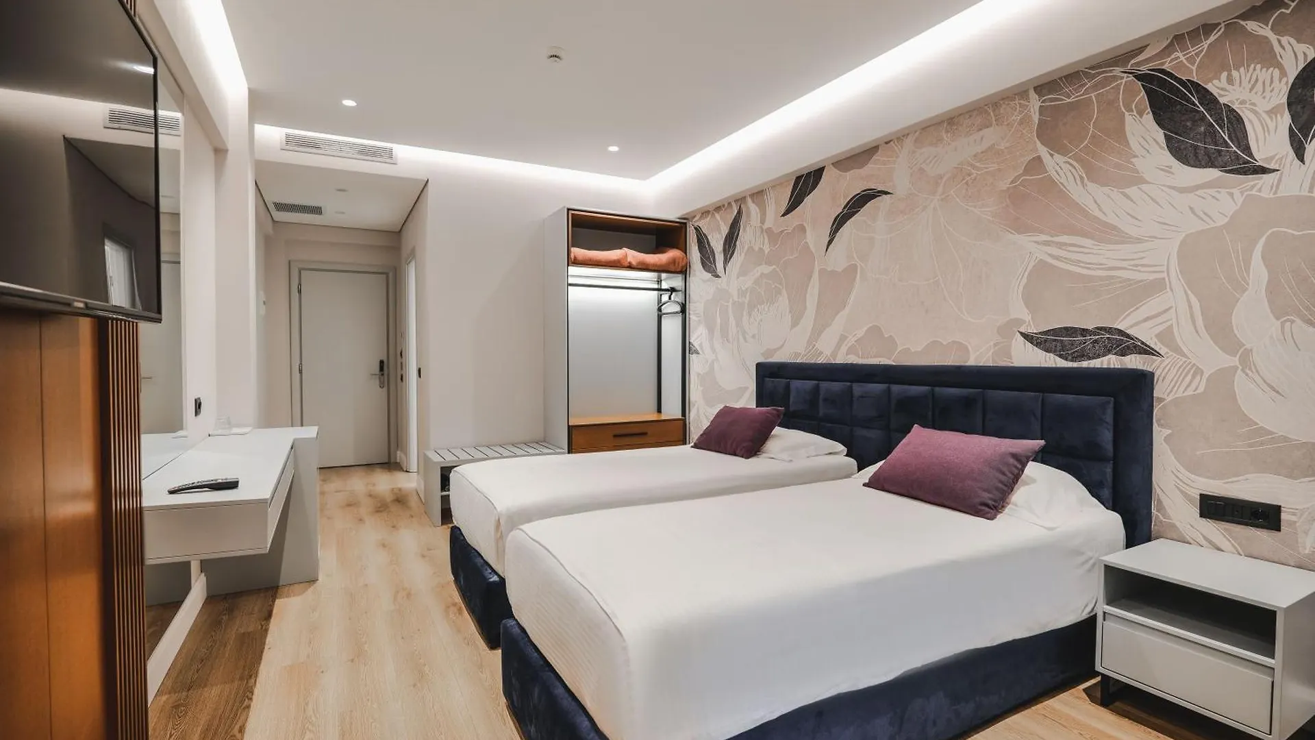 Hotel Oasis Saranda 4*,  Albánia