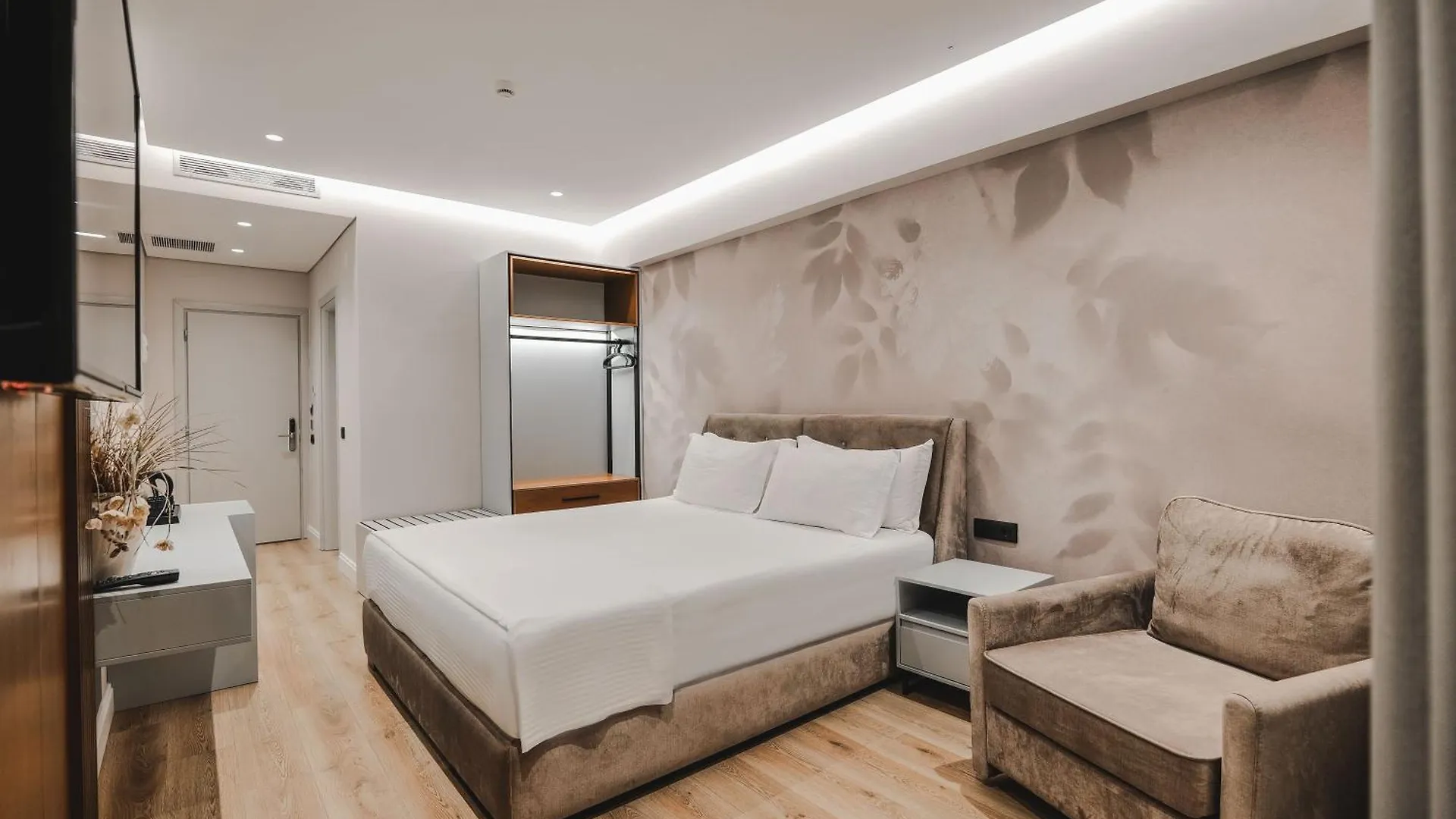 Hotel Oasis Sarandë 4*,  阿尔巴尼亚