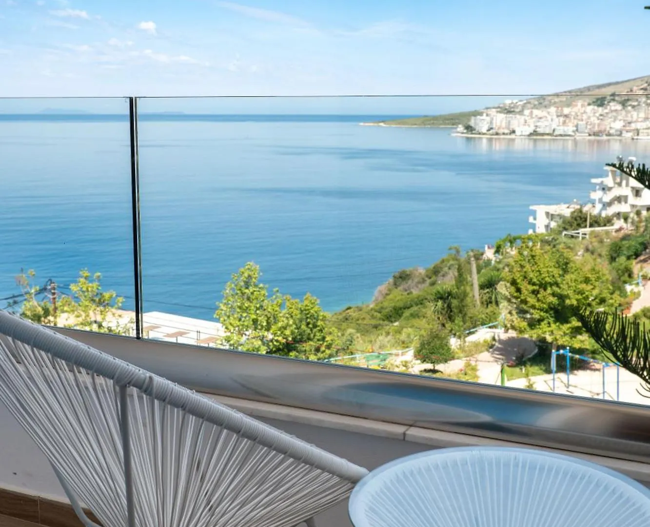 Hotel Oasis Saranda 4*,