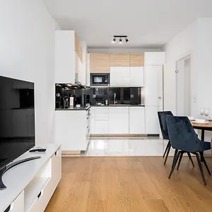 https://your-apartments-1-sierpnia-street.warsawhotelspoland.com